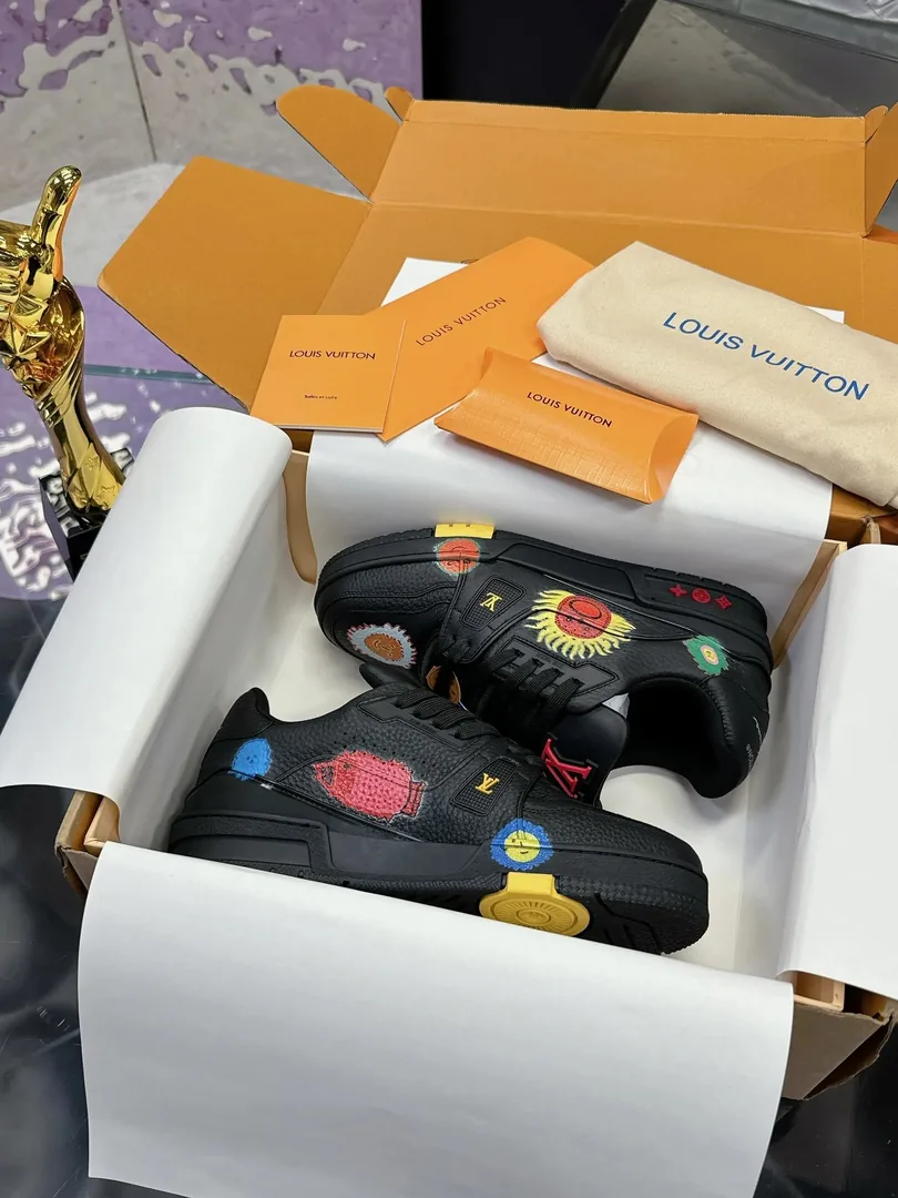 Louis Vuitton LV Trainer Graffiti Print Low-Top Trainers — Photo 9