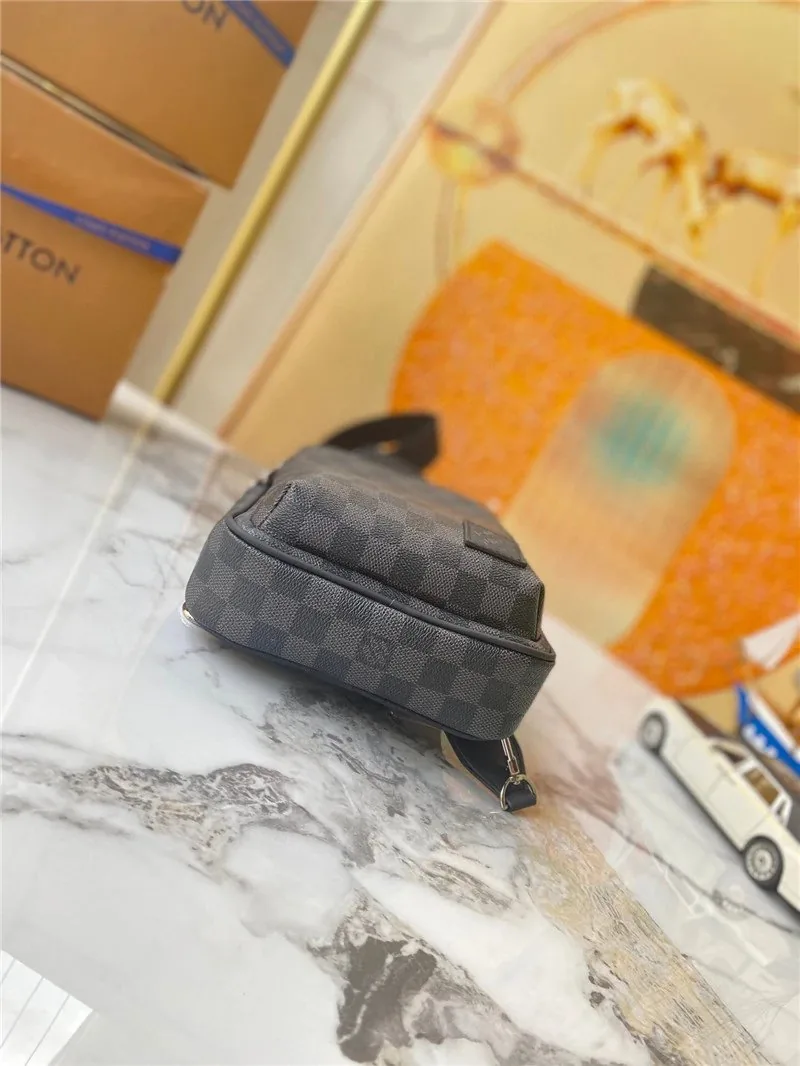 Louis Vuitton Leather Crossbody Bag — photo 9
