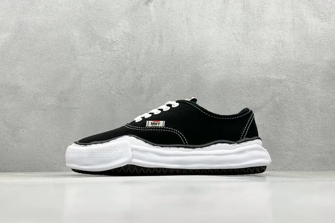 Maison Mihara Yasuhiro White Black Melting-Sole Sneakers — Photo 5