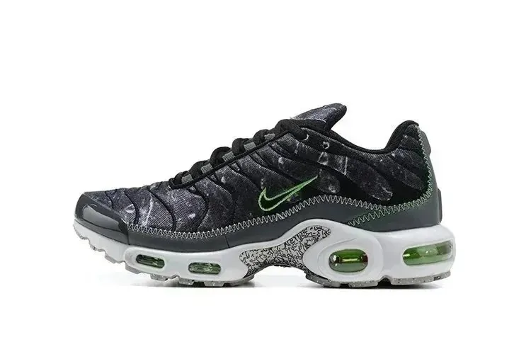 Nike Air Max Plus TN Black Sneakers — Photo 7