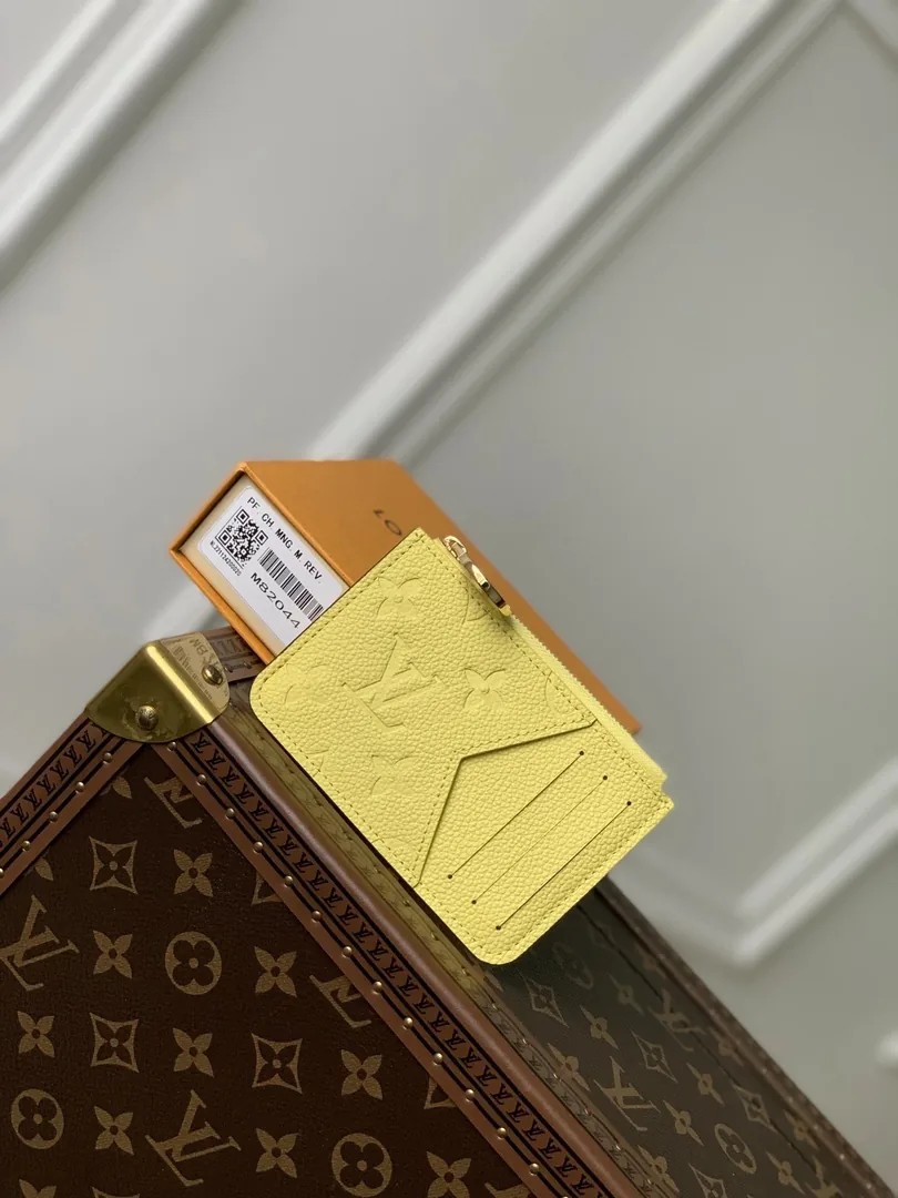 Louis Vuitton Leather Card Holder — Photo 13