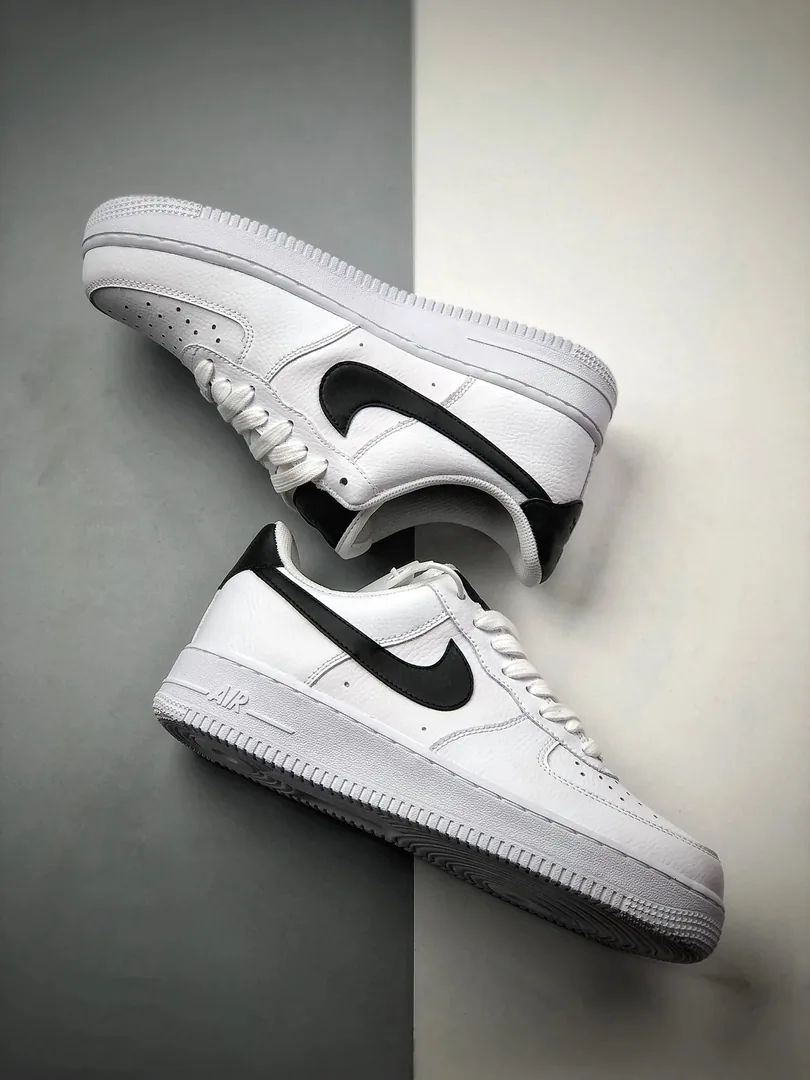 White Black Air Jordan 1 Low — Photo 5