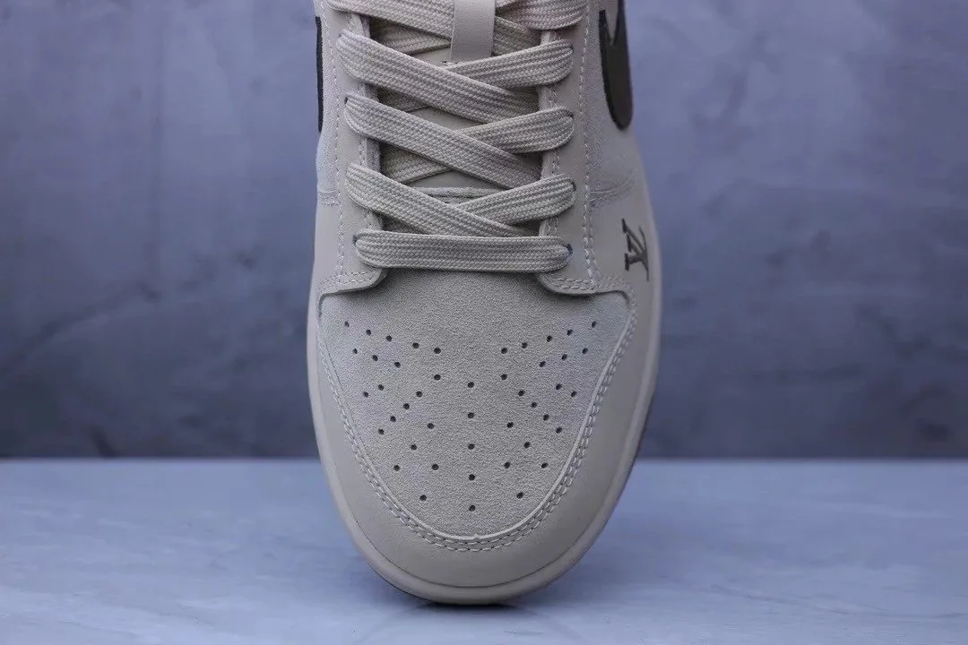 Louis Vuitton LV x Nike Dunk Low Brown Anniversary Top Sneakers — Photo 14