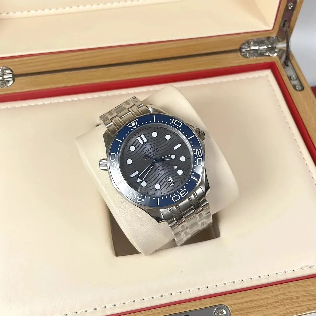 Rolex Rose Gold Blue Dial Rubber Strap Watch — Photo 13
