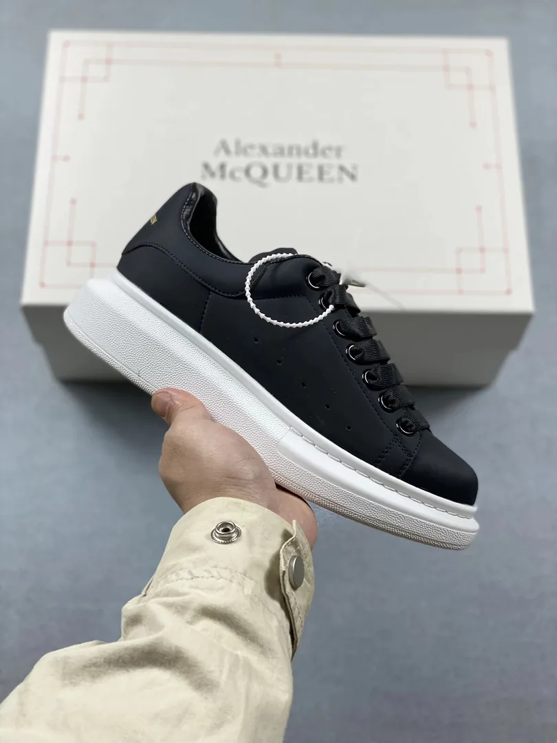 Alexander McQueen Oversized Sneaker White Athletic Trainers — Photo 7
