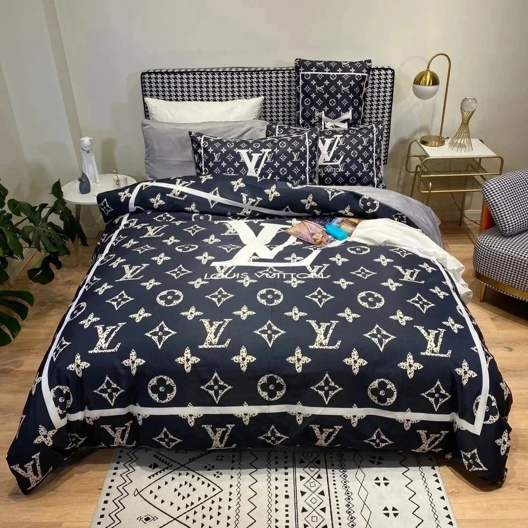 Four-Piece Bed Sheet Set — Photo 4