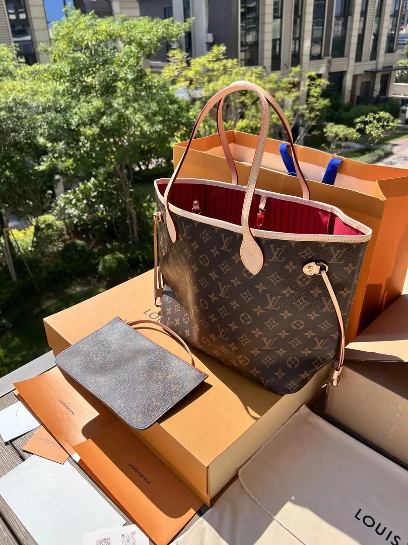 Louis Vuitton Neverfull Bag — QC