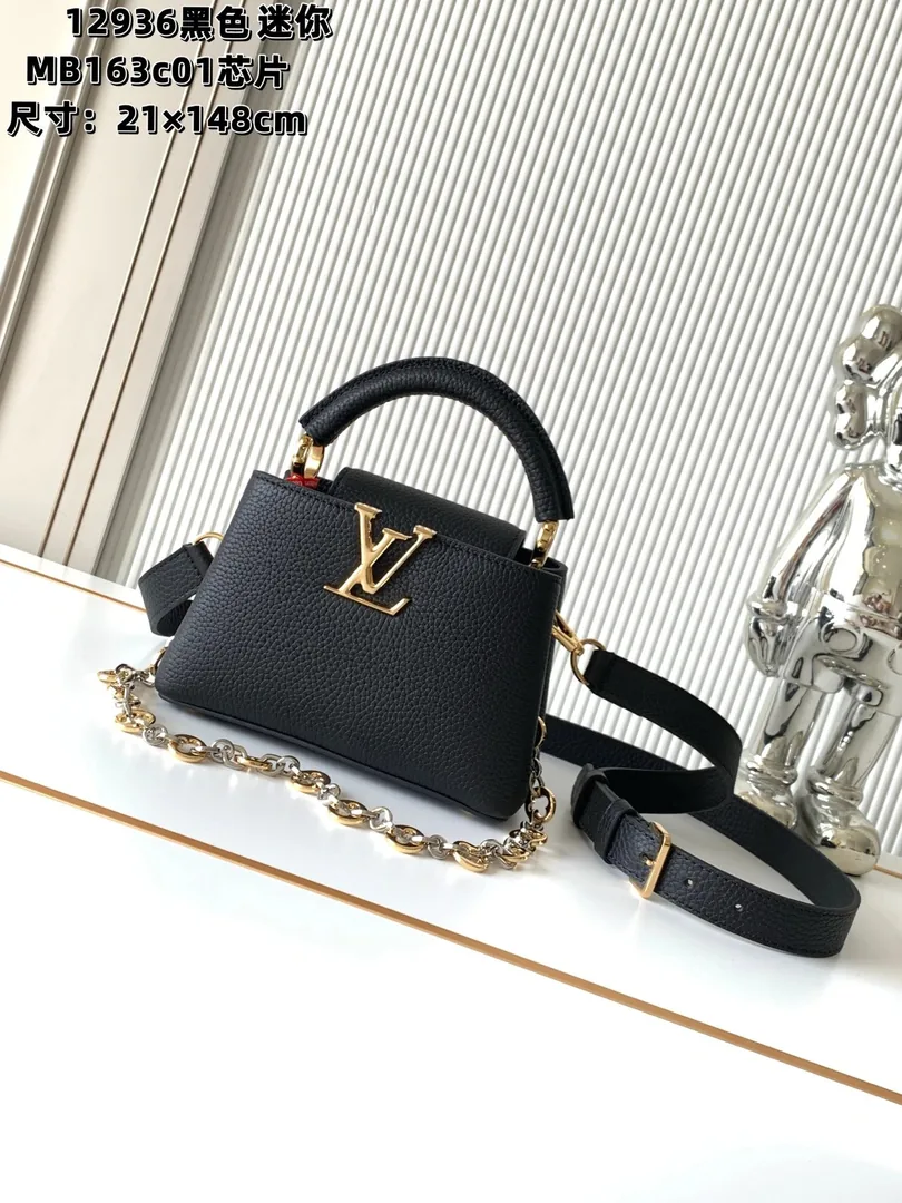 Louis Vuitton Capucines Handbag — Zdjęcie 11