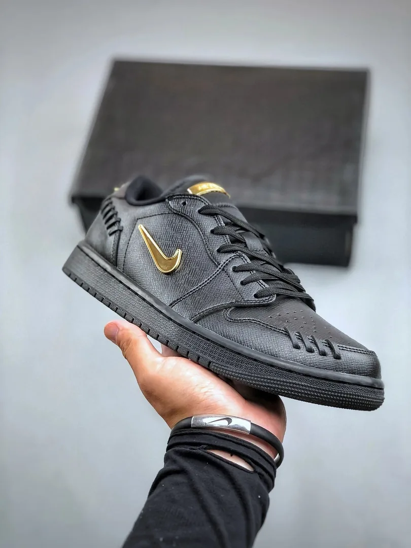 Air Jordan 1 Method of Make — QC