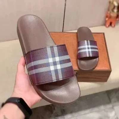 Streetwear Slides — QC