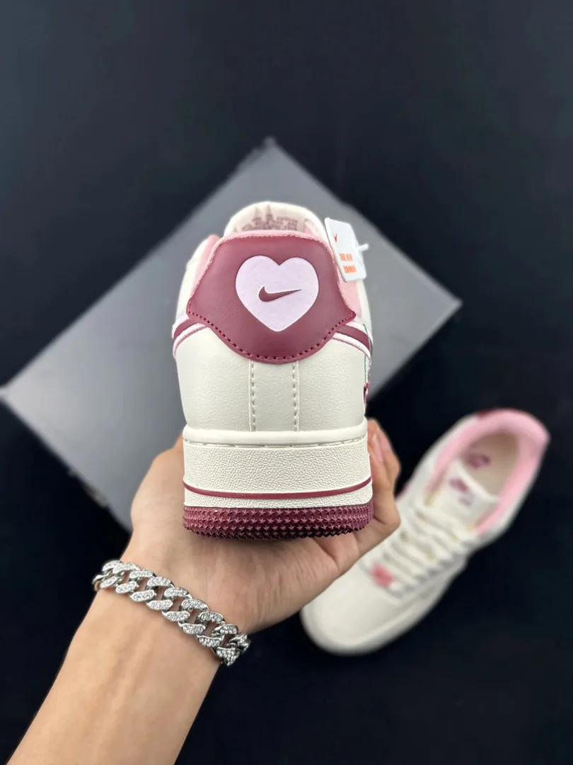 Air Jordan 1 Low Valentine — photo 4