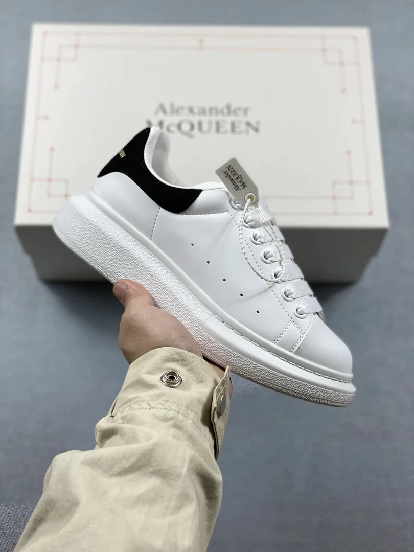 Alexander McQueen Oversized Sneaker White Athletic Trainers — Photo 2