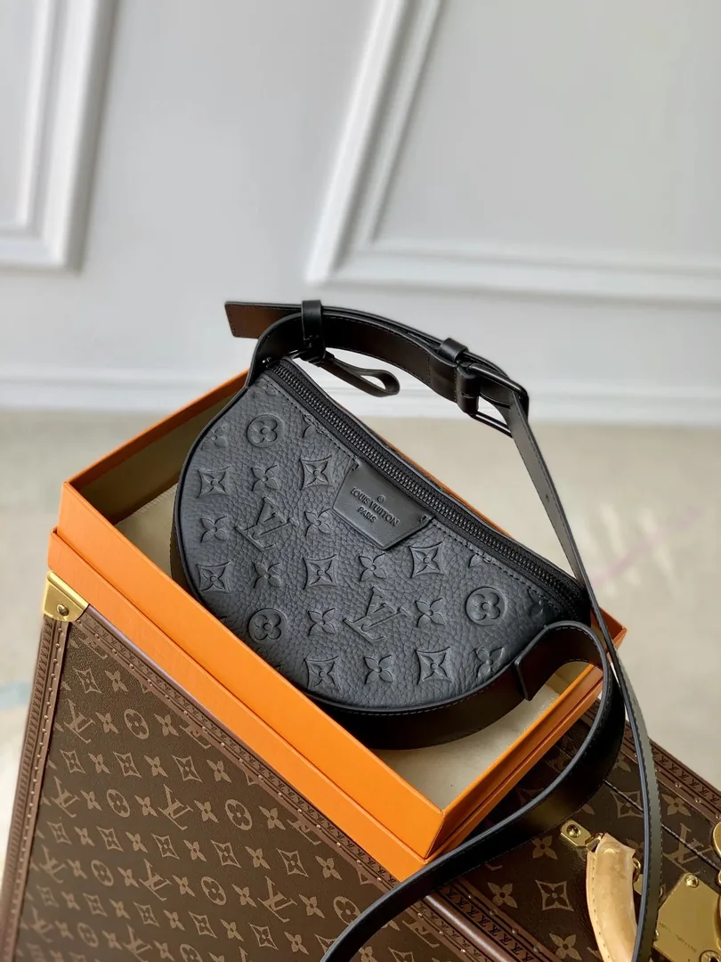 Louis Vuitton Moon Crossbody Bag — photo 3