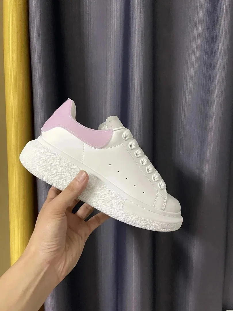 Alexander McQueen Oversized Sneaker White Low-Top Trainers — Photo 7