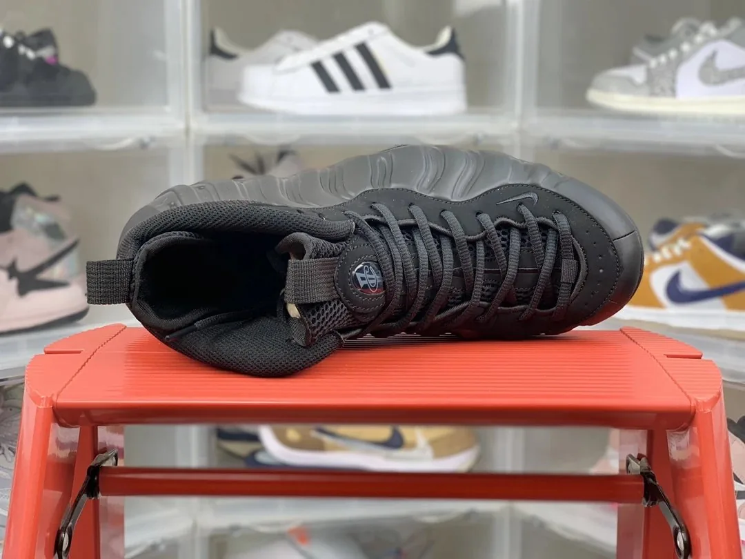 Nike Air Foamposite One — photo 4