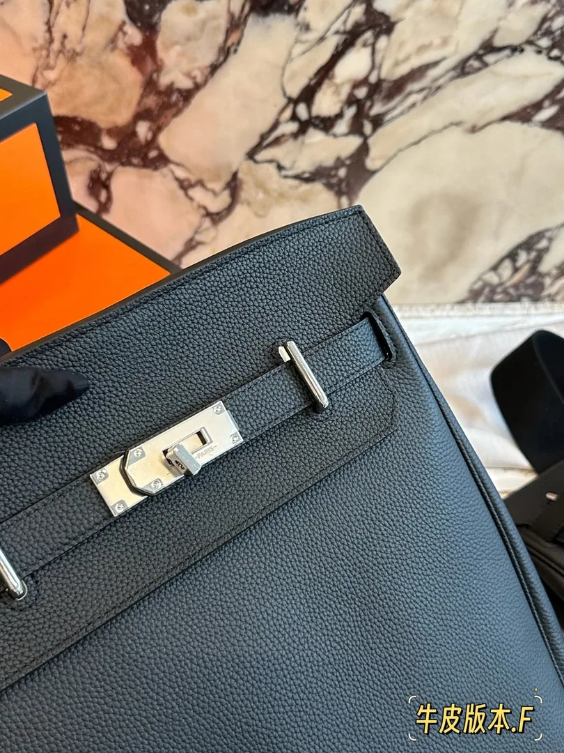 Hermes Leather Handbag — photo 10