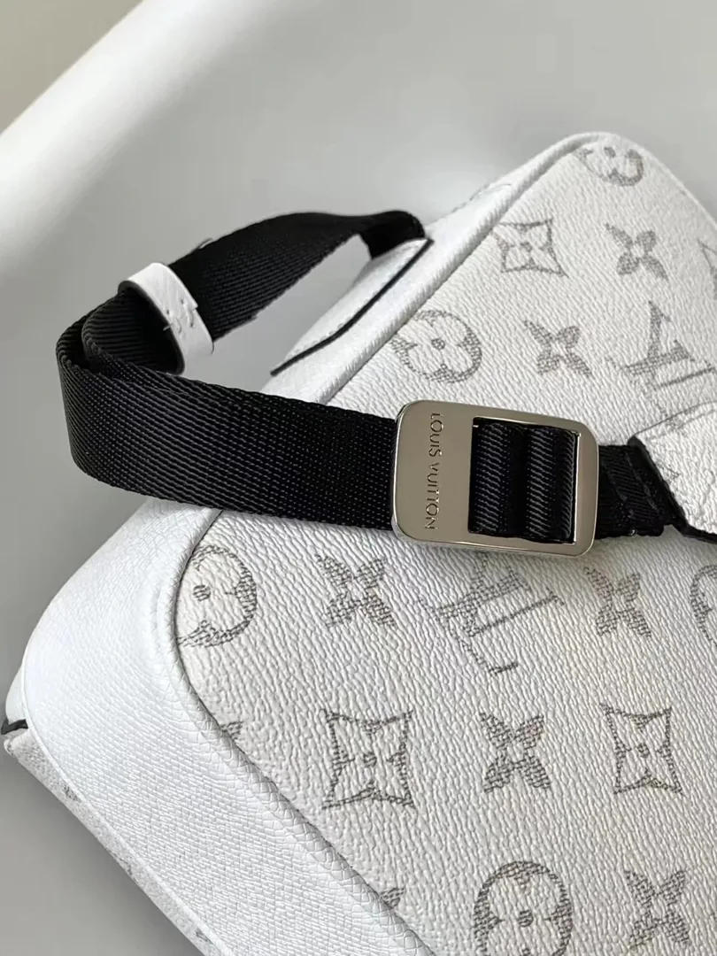 Louis Vuitton Outdoor Messenger Monogram — photo 7
