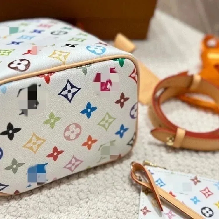 Bucket Crossbody Bag — Photo 6