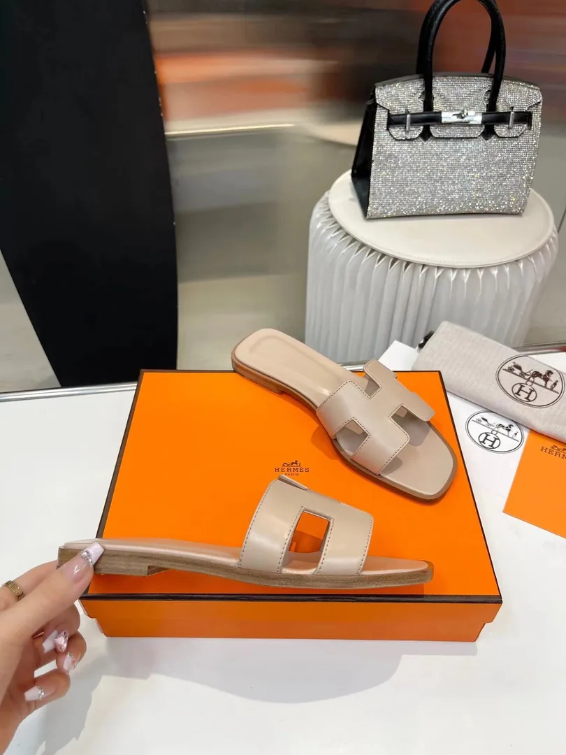 Hermes Slides — Photo 9