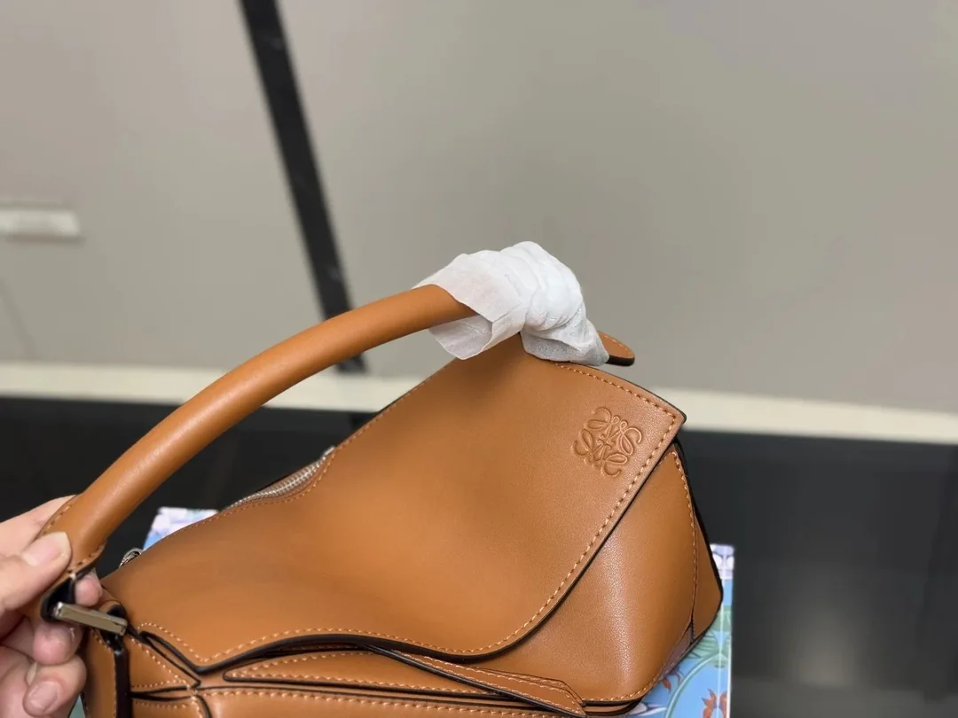 Loewe Puzzle Edge Leather Bag — Photo 5