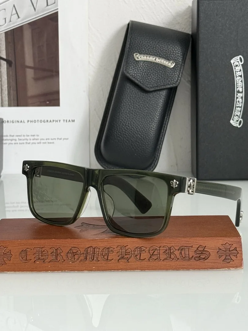 Accessory — Photo 2