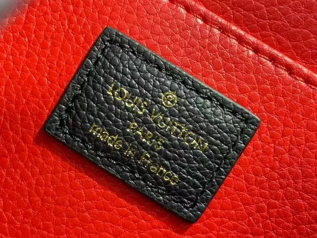 Louis Vuitton Handbag — Photo 6