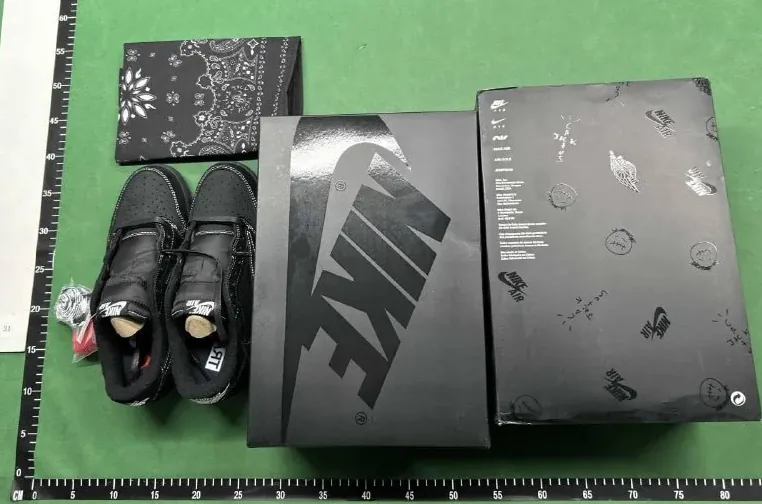 Air Jordan 1 Travis Scott Camo — Photo 12