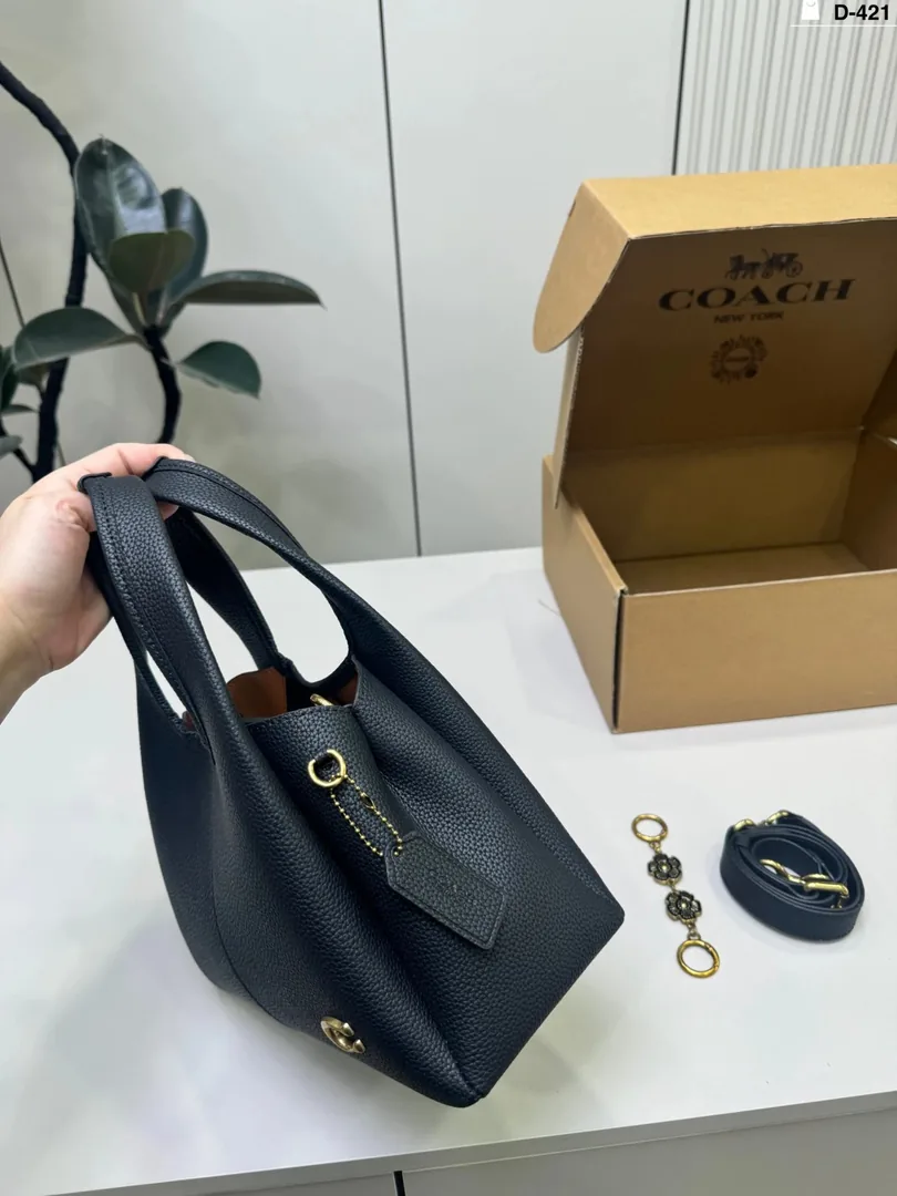 Celine Lana Basket Bag — Photo 11