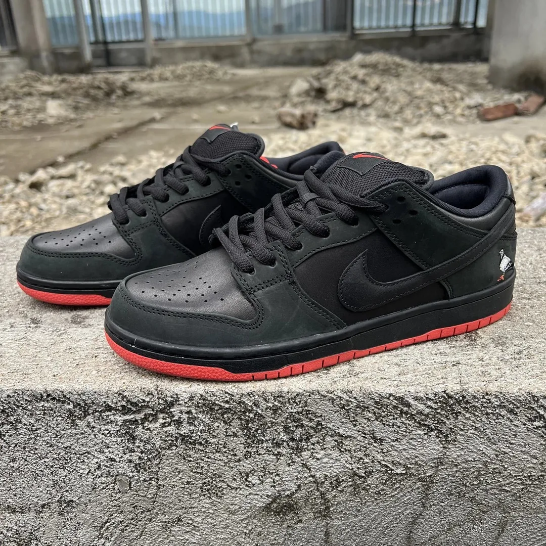 Nike SB Dunk Pigeon Sneakers — Photo 9
