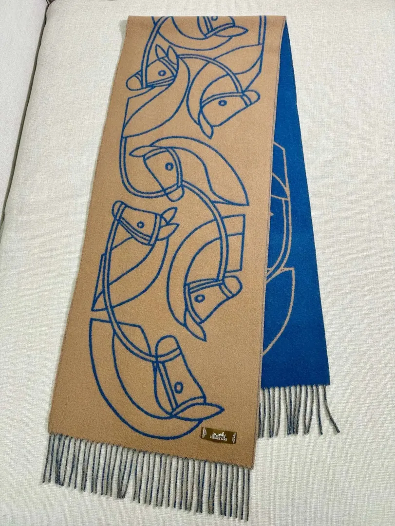 Equestrian Interlock Cashmere Scarf — Photo 15