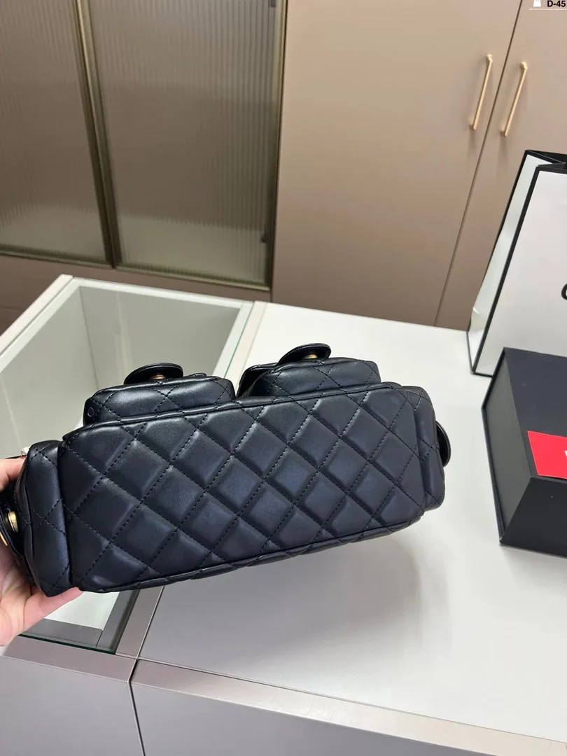 Chanel 25C Multi-Pocket Hobo Bag — Photo 7