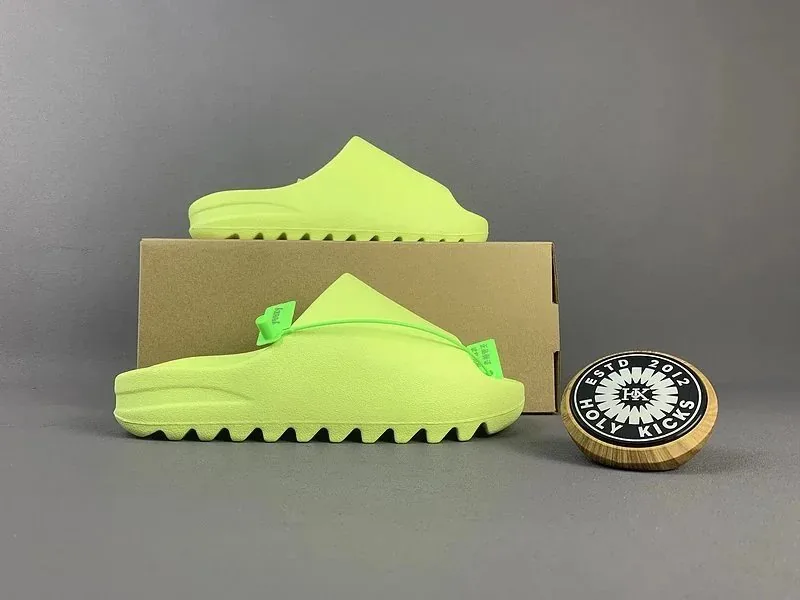 Yeezy Slide Foam Sandal Collection — Photo 7