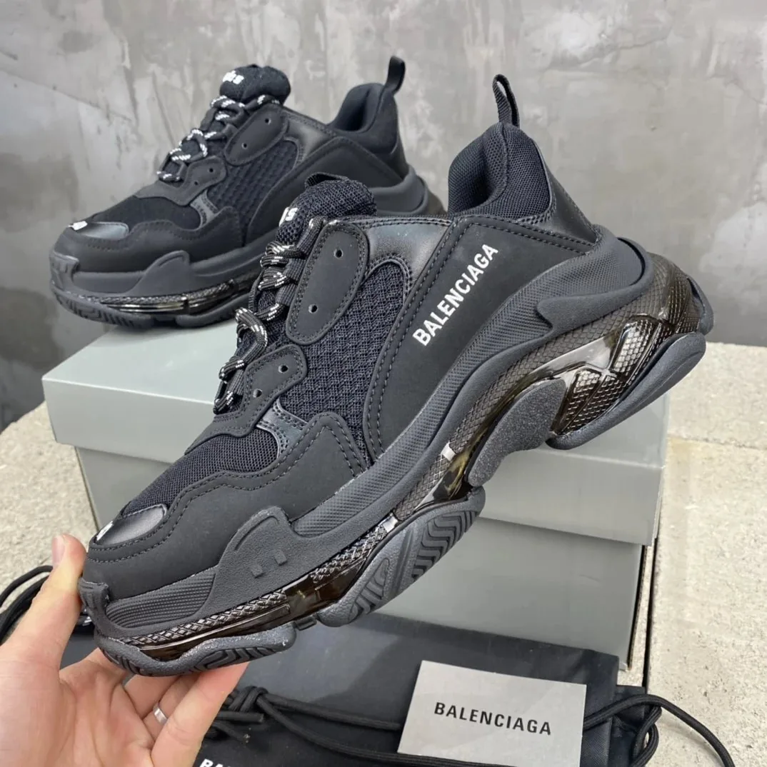 Balenciaga Triple S Black — Photo 3