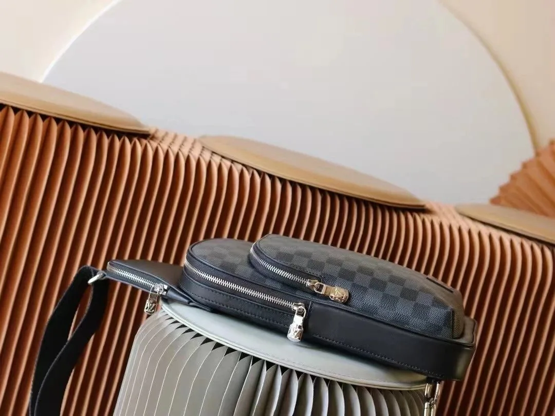 Louis Vuitton Leather Crossbody Bag — photo 2