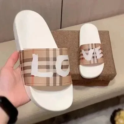Streetwear Slides — QC