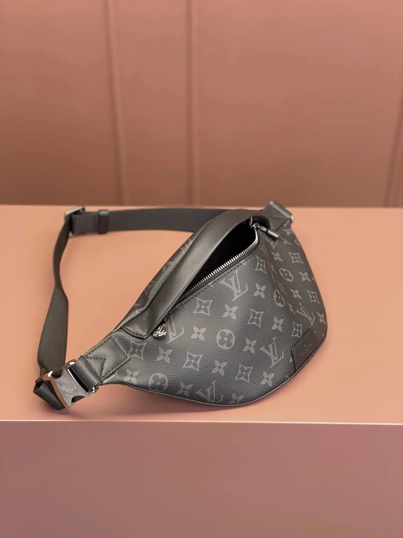 Louis Vuitton Discovery Rush Belt Bag — photo 3