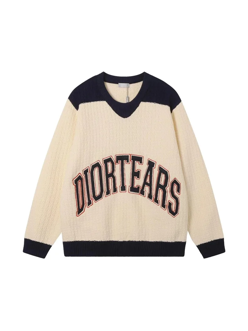 Long-Sleeve Tee — Photo 13