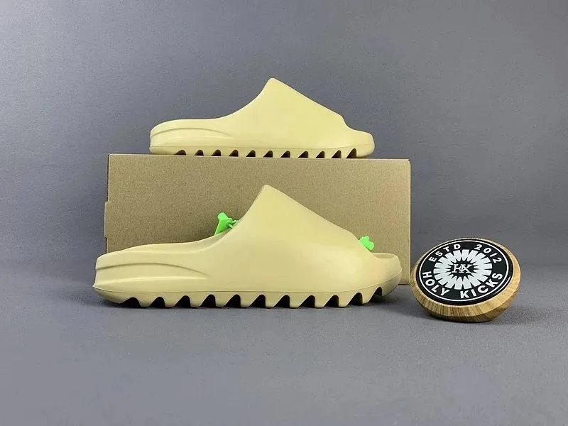 Yeezy Slide Foam Sandal Collection — Photo 10