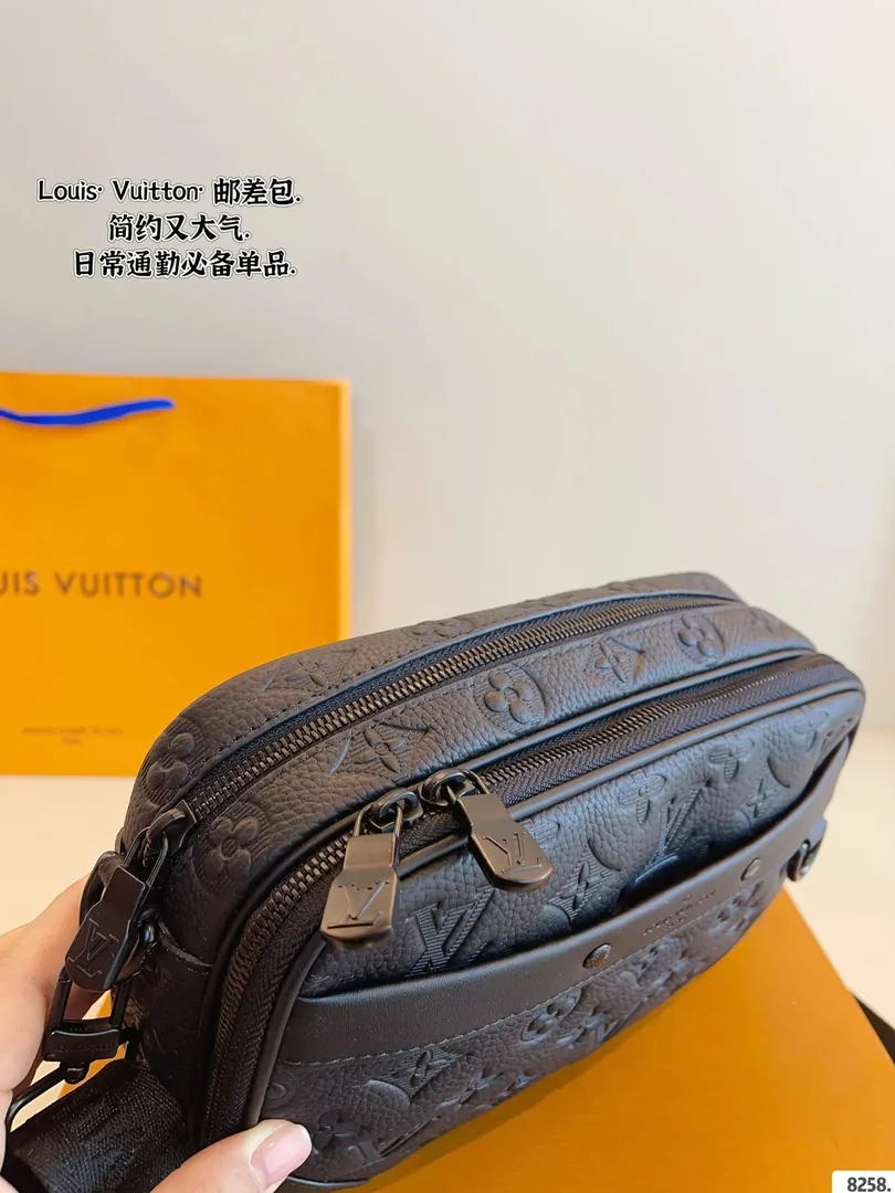 Louis Vuitton Leather Camera Bag — photo 10