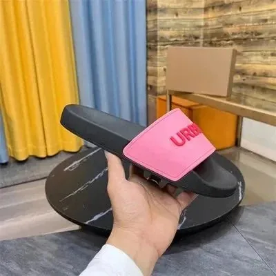 Streetwear Slides — QC
