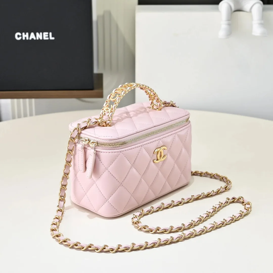 Chanel Leather Handbag — photo 4