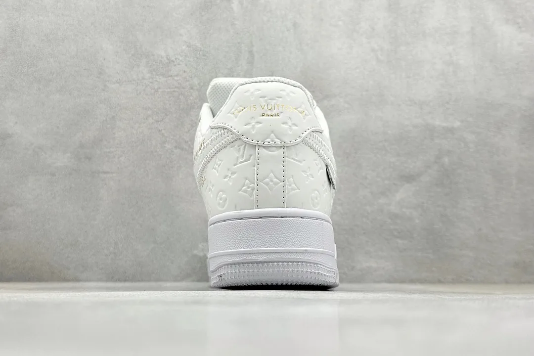 White Nike Air Force 1 — QC