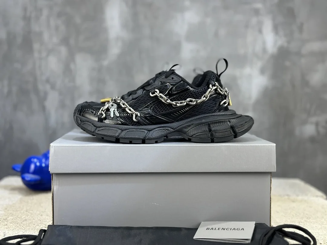 Balenciaga Black White Low-Top Sneakers