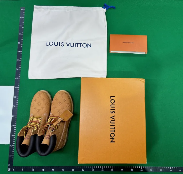 Louis Vuitton LV x Timberland Boot White Grey Print Sneakers — QC