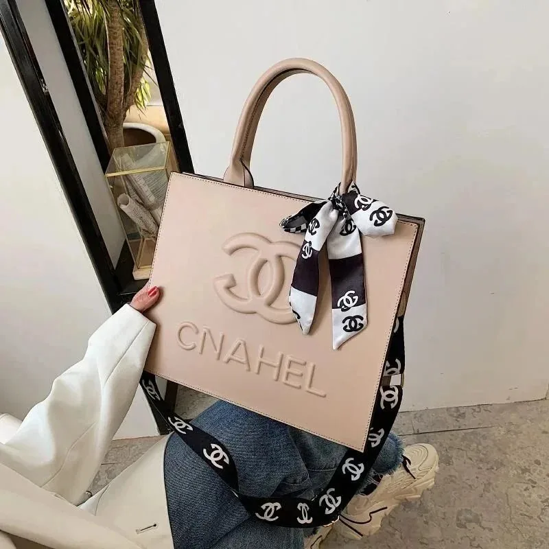 Tote Crossbody Bag — Photo 2