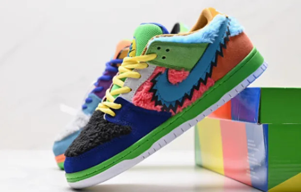 Yellow Nike Dunk Skate Shoes — Photo 6