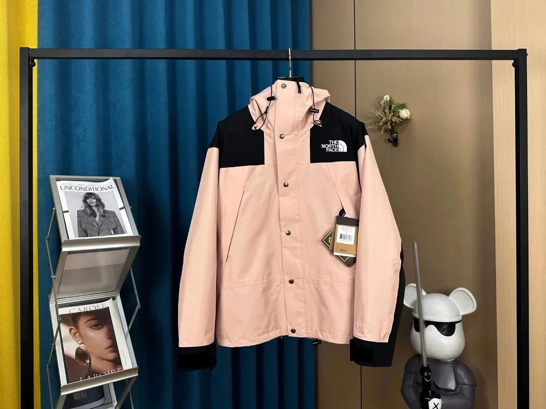 The North Face Gore-Tex Windbreaker — Photo 6