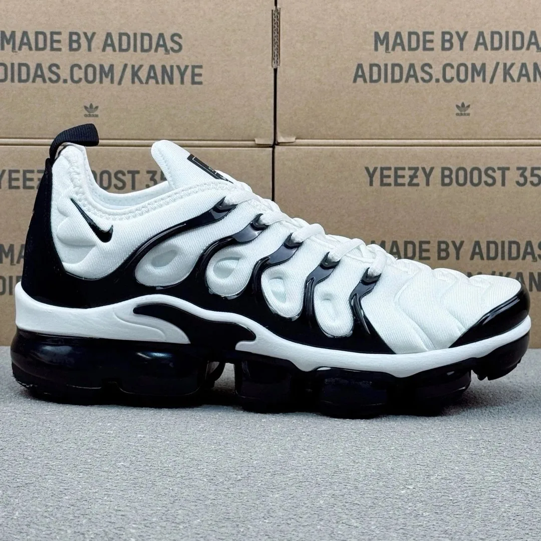 Nike Air VaporMax Plus Running Shoes — Photo 11