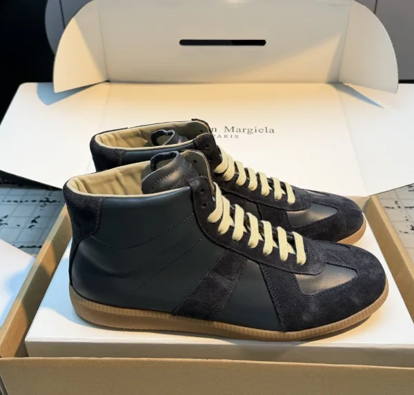 Maison Margiela Replica White Beige Suede Trainers — Photo 5