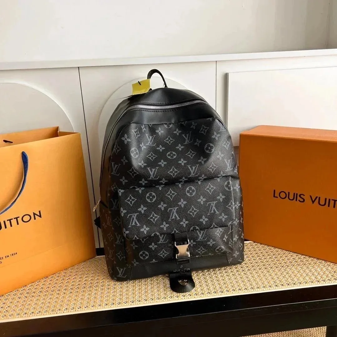 Gucci GG Supreme Backpack and Messenger Collection — Photo 5
